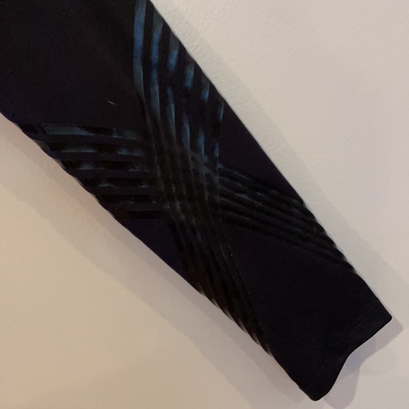 Asics Leggings with shiny Zig Zag pattern - Picture 2 of 10